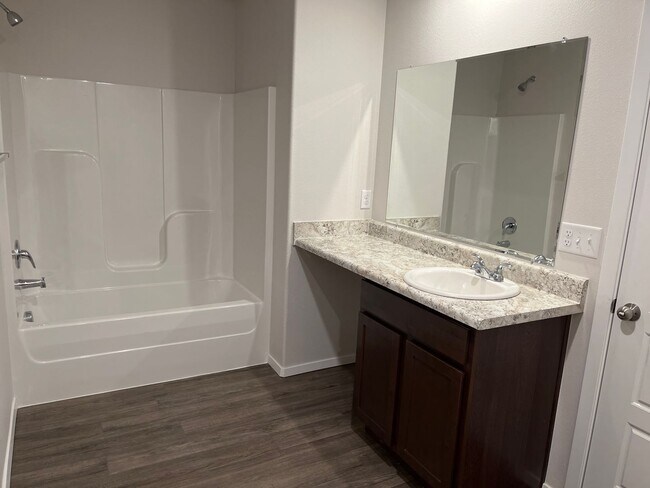 Building Photo - Your Next Home Awaits! | Pre-Leasing a Spacious 4-Bed, 2-Bath Home in Somerset