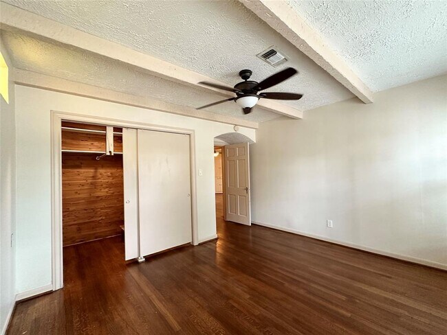 Building Photo - 709 W 34th St