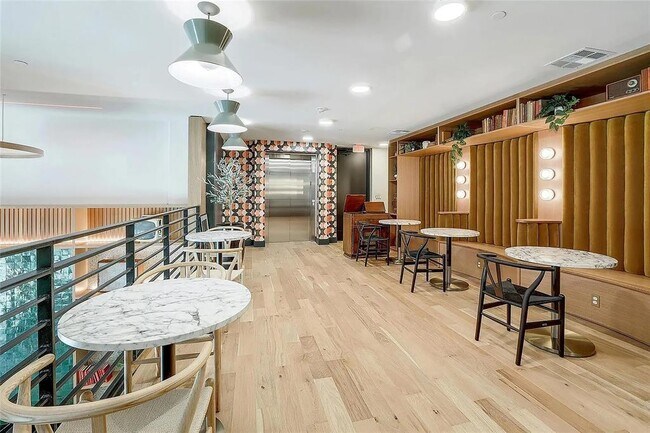 Building Photo - 1701 Simond Ave Ave