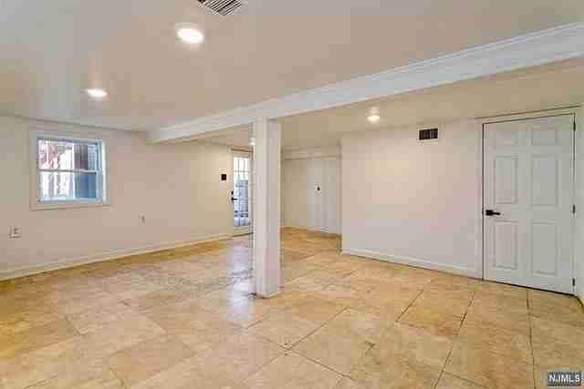 Building Photo - 40 Woodcliff Ave