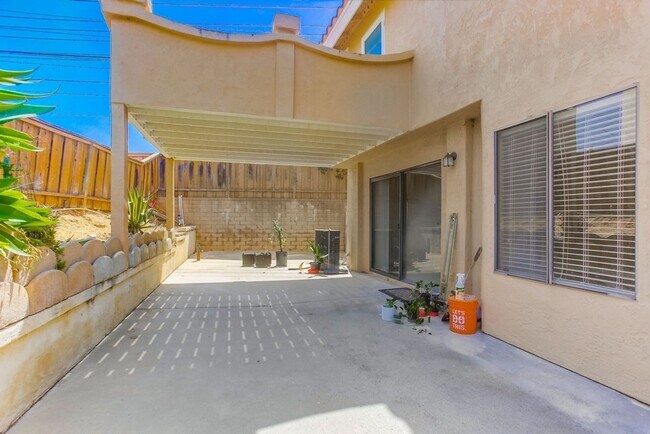Building Photo - Charming Two Story 3 BR Home Available Mid June!