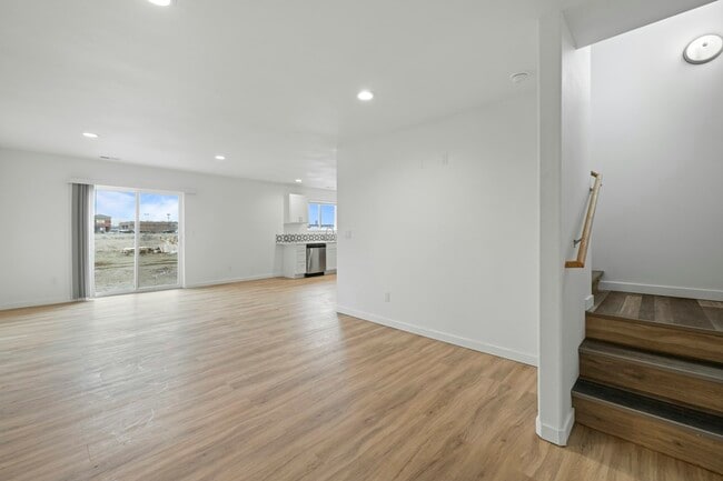 Building Photo - 2617 W Marina Dr