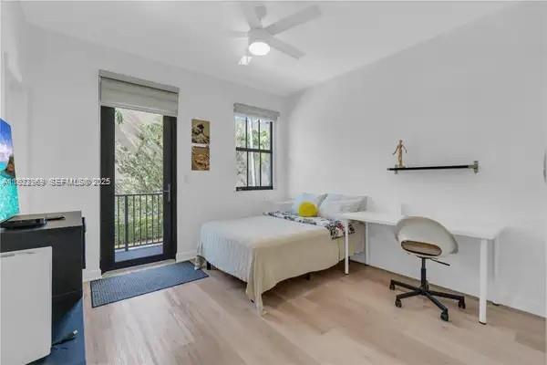 Building Photo - 6035 NW 104th Path