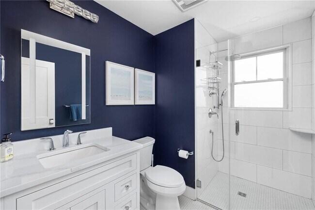 Building Photo - 14 E Pointe Ct