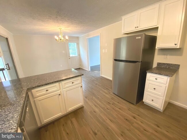 Building Photo - 611 Yorktown Blvd