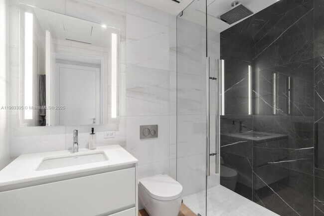 Building Photo - 300 Biscayne Blvd Way