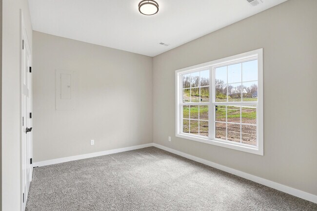 Building Photo - 1048 Stonehaven Dr