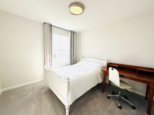 Building Photo - 4740 Canterbury Rd