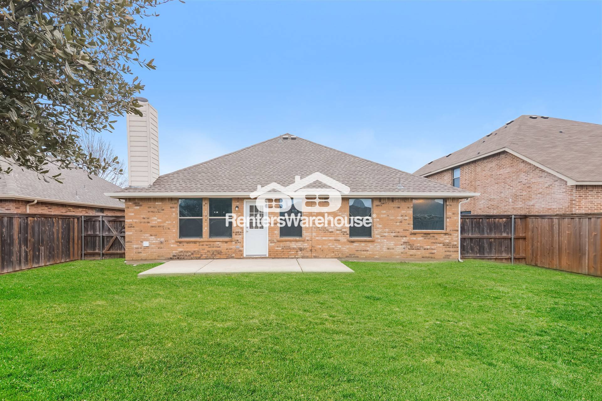 Building Photo - 1096 Oakbrook St