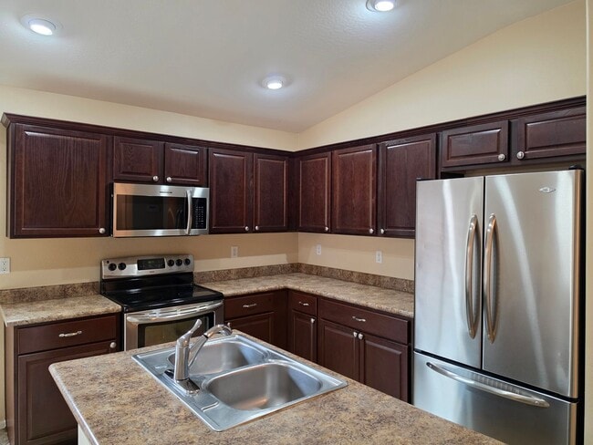 Building Photo - 7805 S 48th Ln