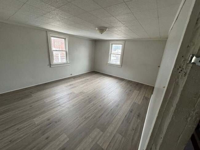 Building Photo - 2 bed 1 bath