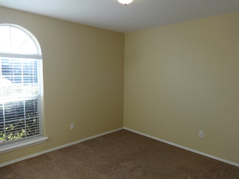 Building Photo - 1205 Rio Bravo Dr