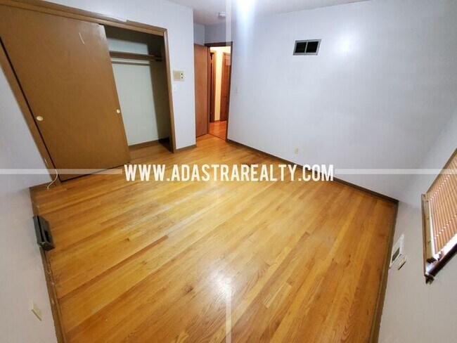 Building Photo - Five Bedroom Home in South KC-Available NOW!!