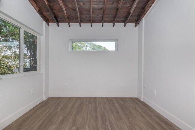 Building Photo - 2302 Funston St