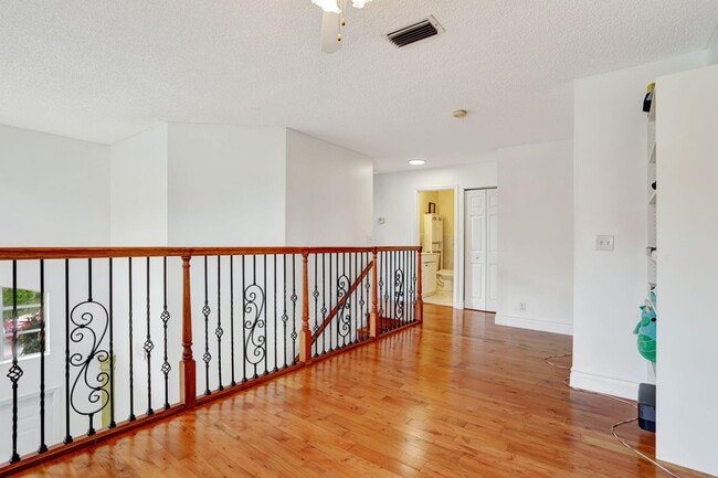 Building Photo - 3385 Seabreeze Ln