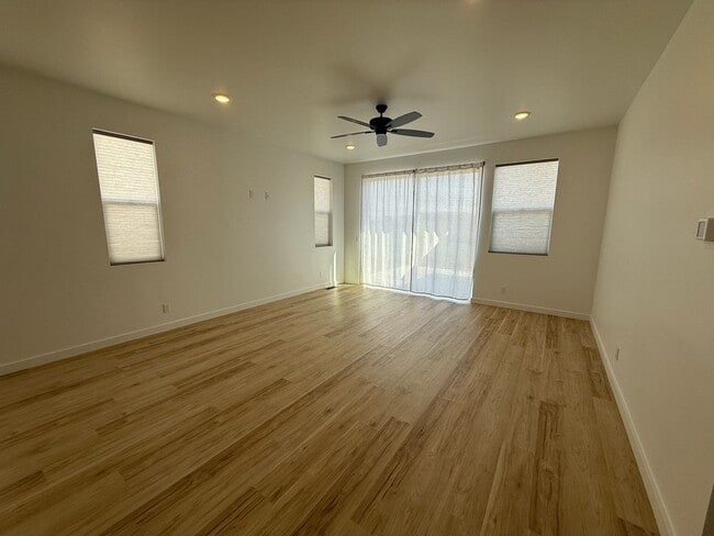 Building Photo - Pet Friendly 3 Bed 2.5 Bath Single Family ...