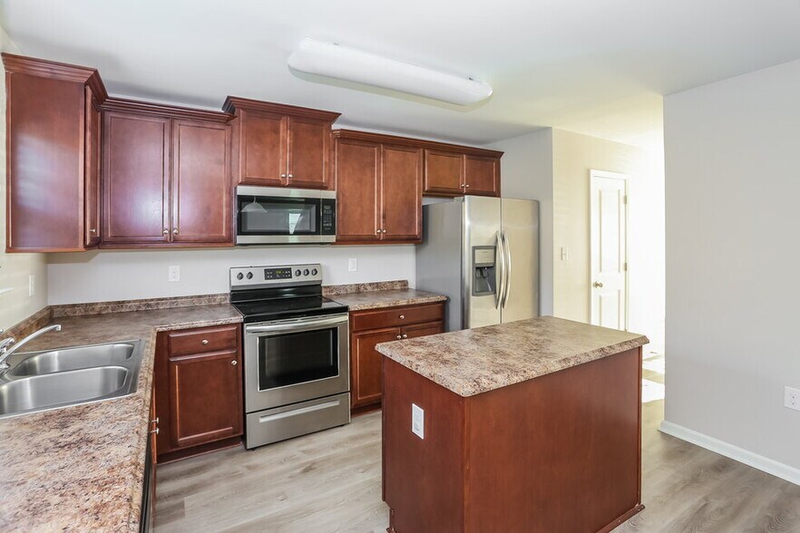 Building Photo - 1231 Farm Branch Dr SW