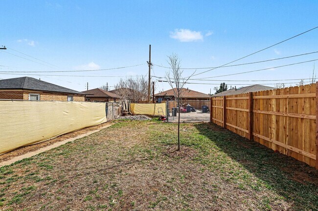 Building Photo - Newly Renovated 2Bed/1Bath Duplex in Park Hill