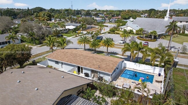 Building Photo - 268 SE 8th Ave