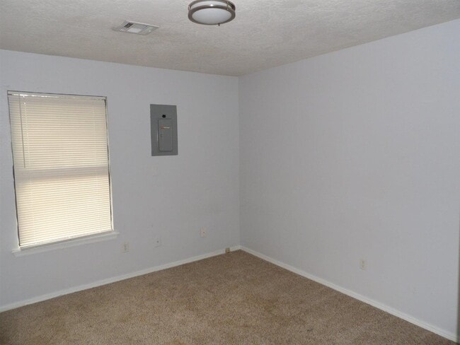 Building Photo - 6806 NW Willow Springs Dr