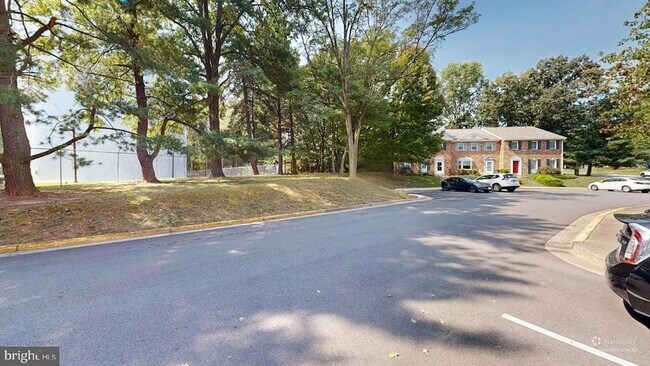 Building Photo - 2303 McGregor Ct