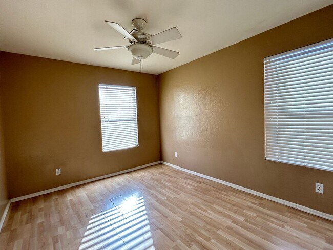 Building Photo - 9598 N 82nd Ln