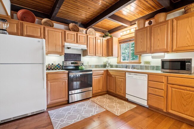 Building Photo - Alpine Meadows 3 Bedroom ski lease on Mineral Springs