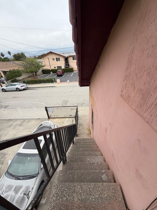 Building Photo - 3BEDROOM 1 BATHROOM COMMERCIAL PROPERTY