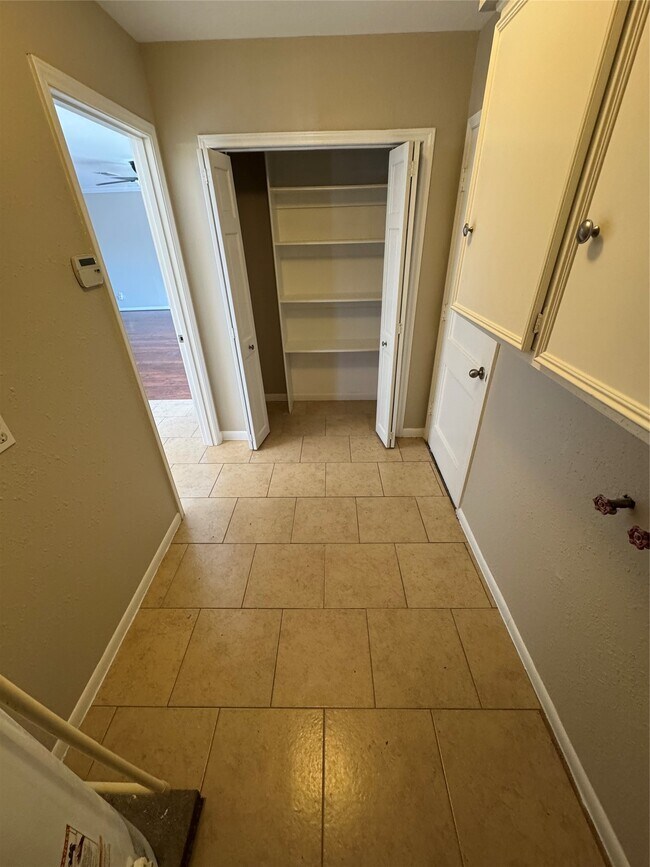 Building Photo - 171 Bluebonnet St