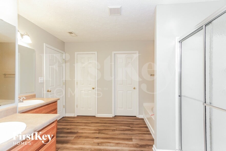 Building Photo - 1914 Winton Dr