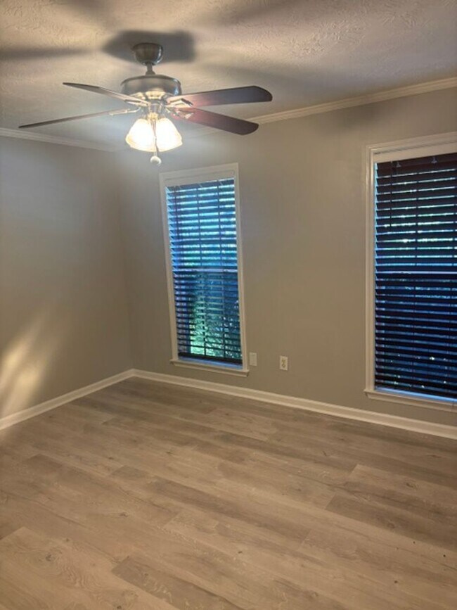 Building Photo - 377 Sandleton Way