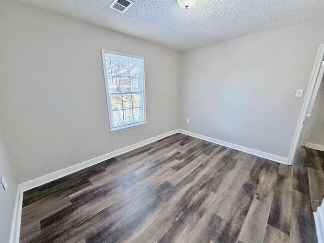 Building Photo - 101 E Davant Ave