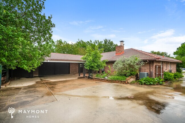 Building Photo - 2111 Inverness Dr