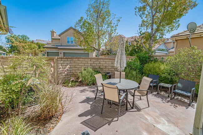 Building Photo - Fully Furnished House - Short Term Lease -...