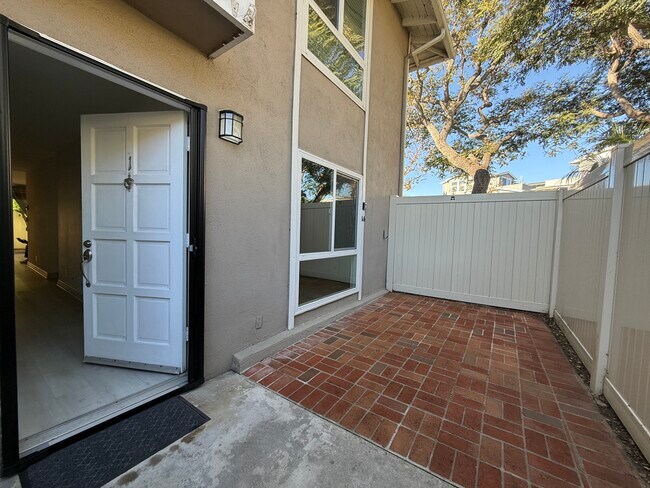 Building Photo - 1214 Rutland Rd