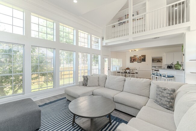 Building Photo - 3631 Country Club Blvd