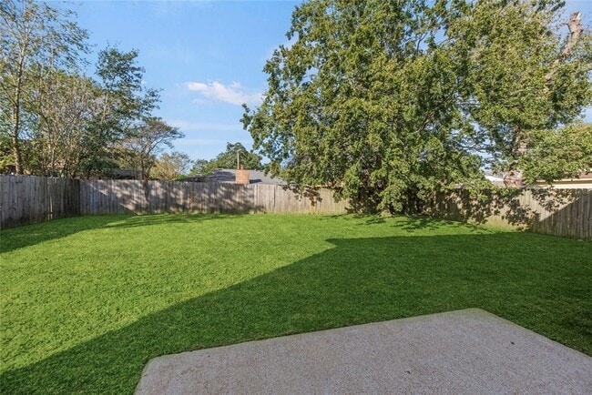 Building Photo - 7519 Wovenwood Ln