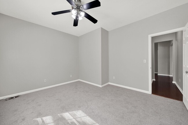 Building Photo - Stunning 6 Bed 3.5 Bath Home in Davidson!