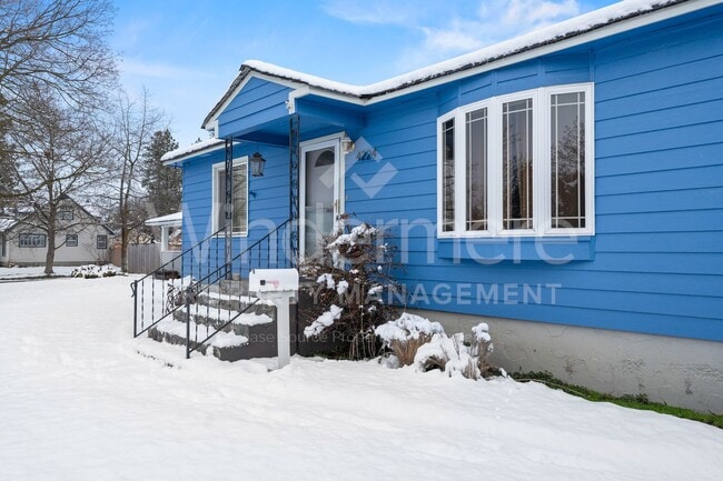 Building Photo - *MOVE IN SPECIAL * 1ST FULL MONTH FREE* Great 3-Bedroom Home IN The Garland District