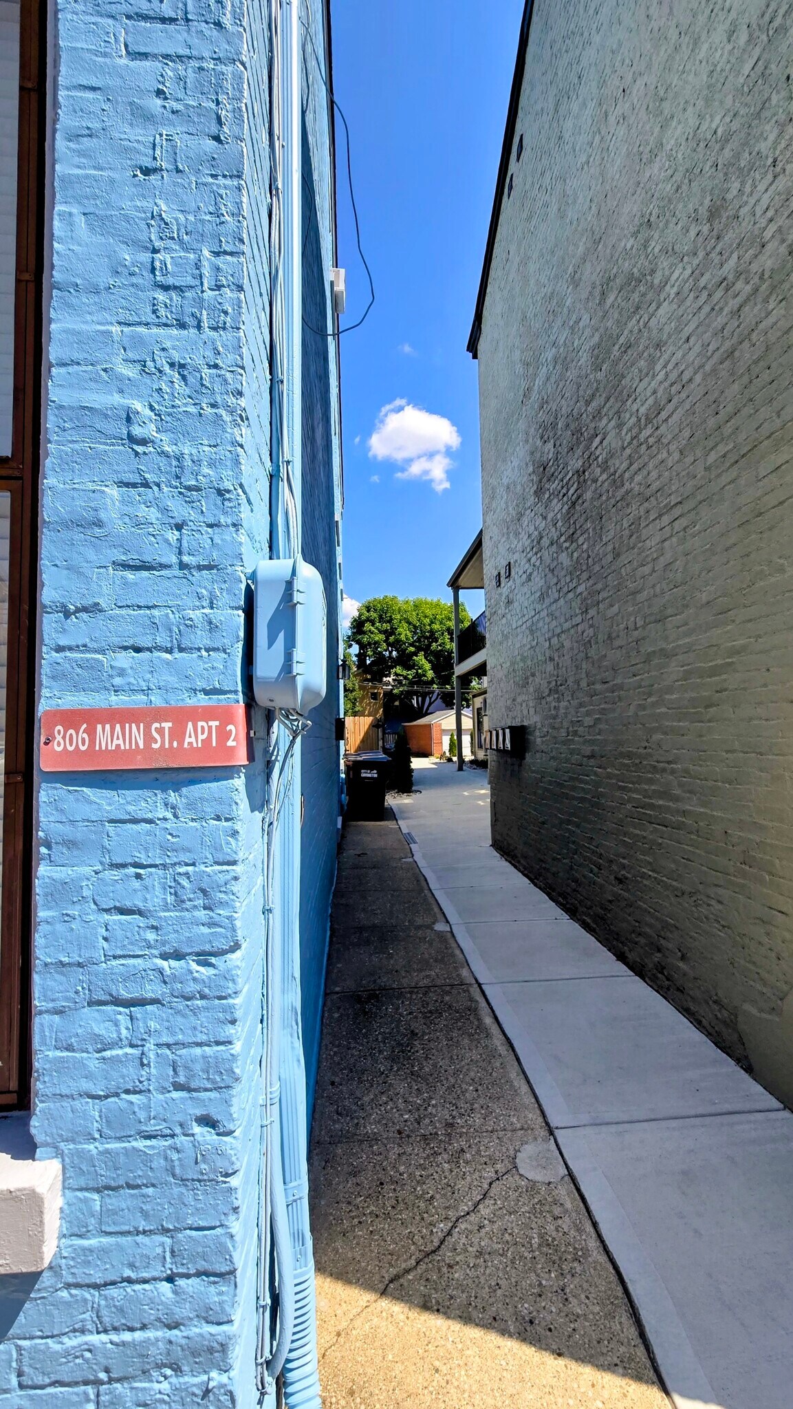 Entrance on Side of House - 806 Main St