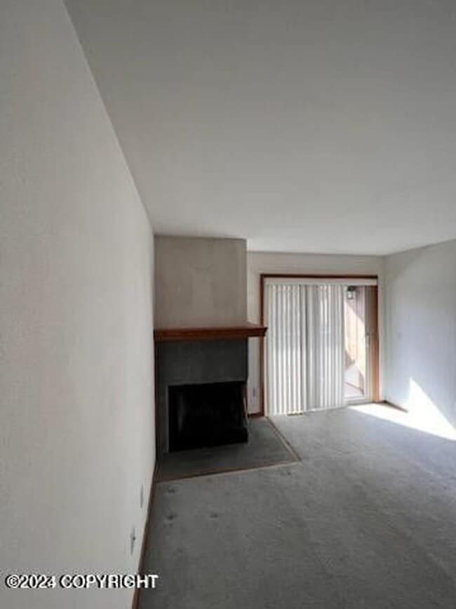 Building Photo - Fantastic Independence Park Condo With Garage!