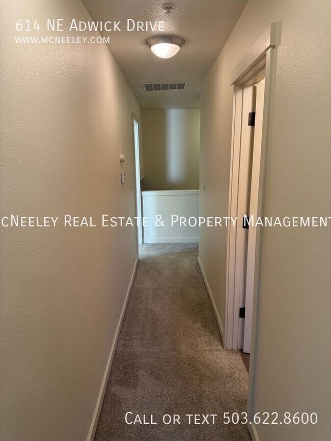 Building Photo - 614 NE Adwick Dr