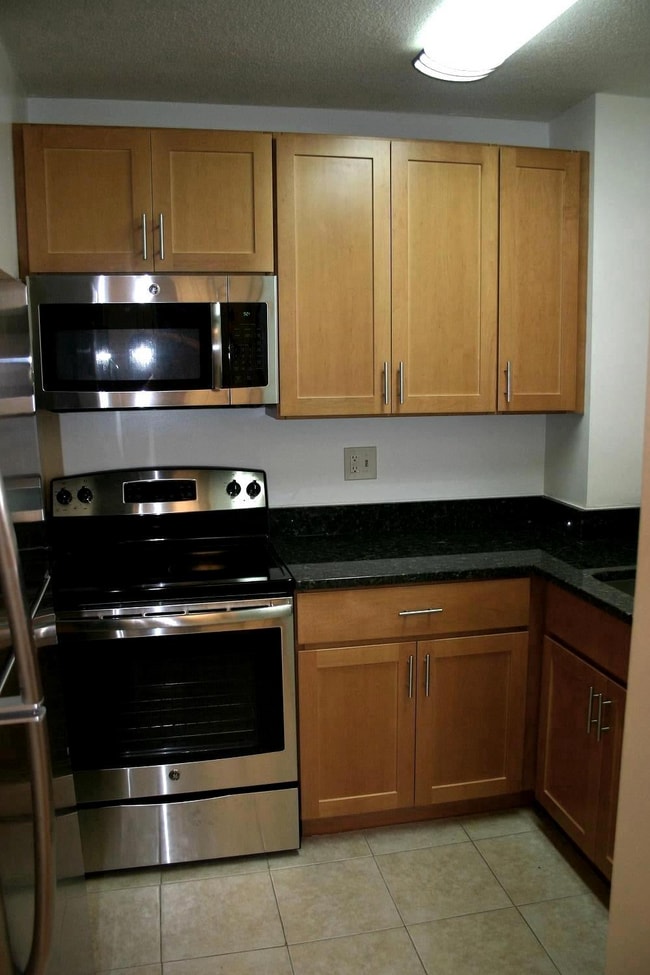 Building Photo - 900 N Stafford St