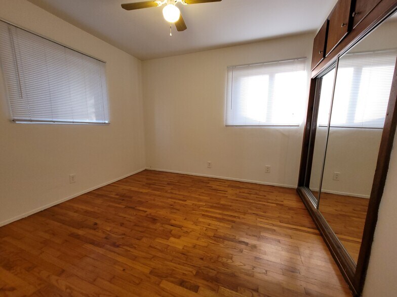 Building Photo - 2360 Walgrove Ave