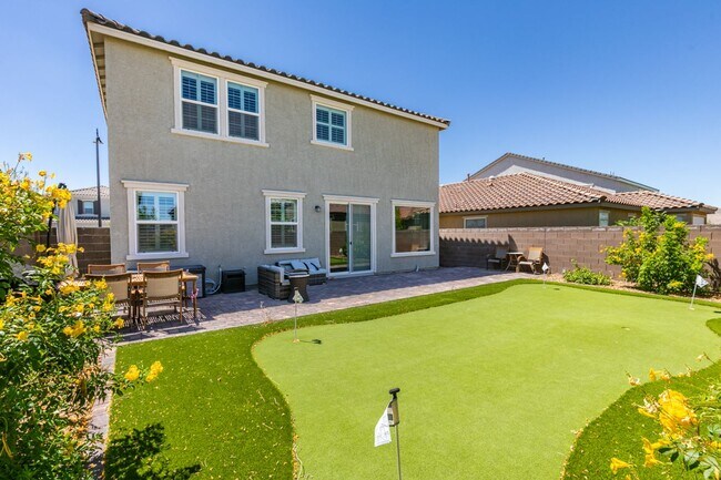 Building Photo - Furnished 5-Bedroom Home with Two Primary Suites