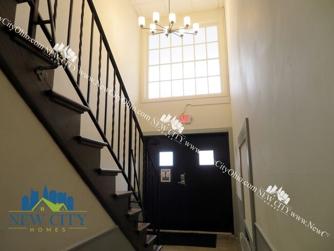 Building Photo - 2085 Building - New Rennovated 1 & 2 bedrooms starting at $989!