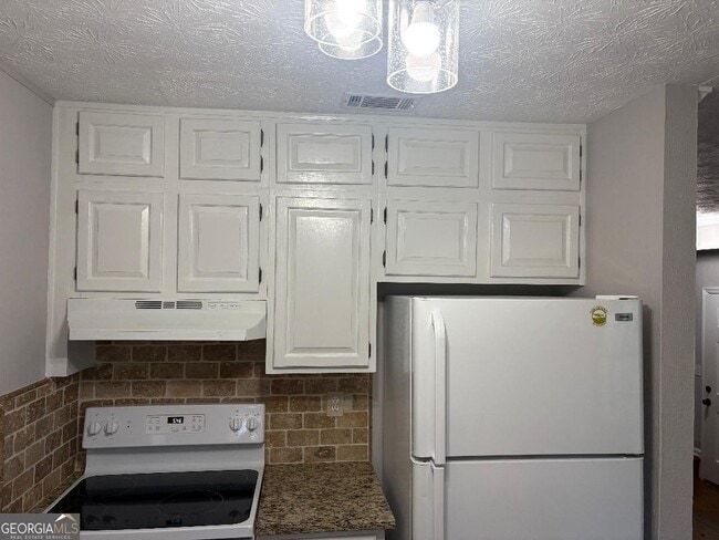 Building Photo - 228 Fairview Ave