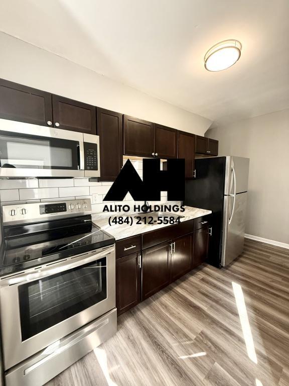 Building Photo - 513 N 11th St