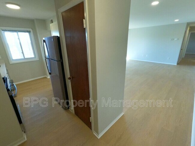 Building Photo - 8810 Wesley Ave