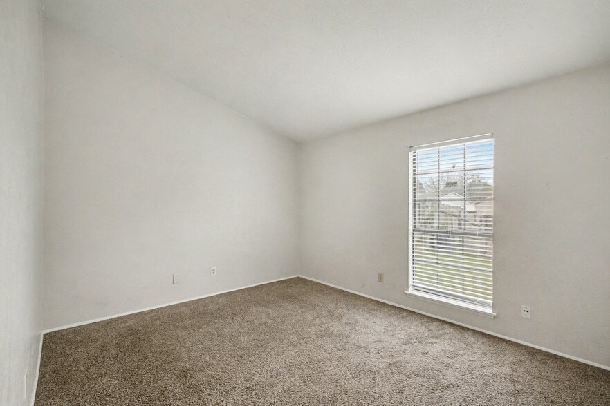 Building Photo - 2412 Limestone Dr